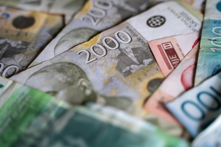 U OVOJ OPŠTINI U SRBIJI PROSEČNA PLATA ČAK 182.136 DINARA! Objavljeni najnoviji podaci o zaradama!