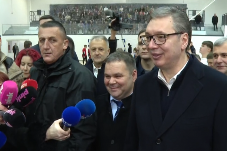 U PRETHODNIH 12 GODINA NAPRAVLJENO 11 FABRIKA! Vučić poručio: "Malim prijektima pokazujemo koliko nam je stalo do ljudi!" (FOTO)