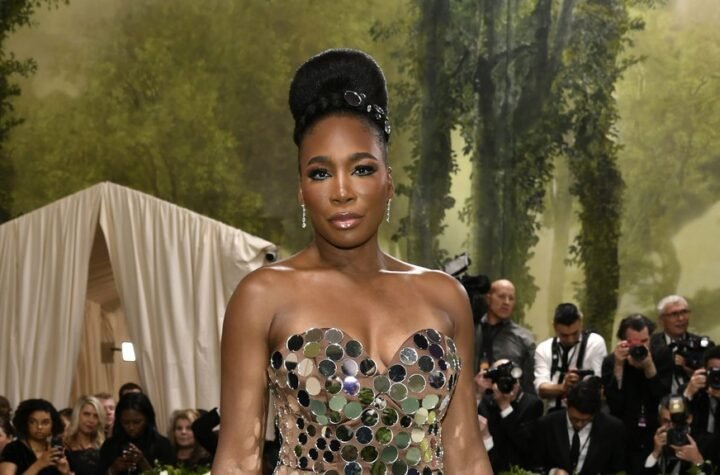 Venus Vilijams se udala u najkraćoj mogućoj suknji: Teniserka izgovorila da 9 godina mlađem glumcu u neverovatnim kreacijama