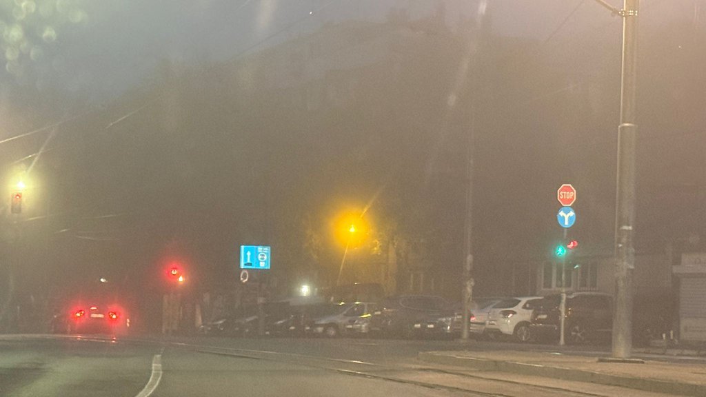 Vozači, oprez! Gusta magla na putevima Srbije: RHMZ se hitno oglasio