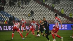 ZVEZDA SRUŠILA ČUKARIČKI ZA PRVO MESTO NA TABELI: Crveno-beli surovo kaznili promašaje Brđana i preuzeli lidersku poziciju ispred Partizana!