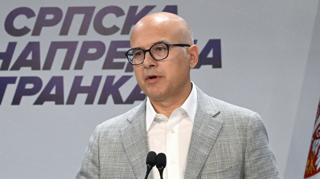 'ĐOKIĆ BLOKIRAO UNIVERZITET GODINU DANA, A BESEDI O OBRAZOVANJU' Vučević oštro reagovao na napad rektora: To je groteska kakve se ne bi postideo ni Fr