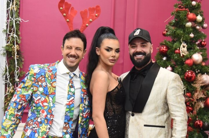 'POBEDNICA' IZMEĐU DVE VATRE! Anita pozirala sa svojim ljubavnicima, ona MRTVA HLADNA, a Luka i Filip razvukli osmeh od UVA DO UVA! (FOTO)