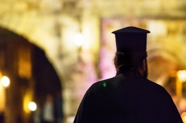 BIVŠI SVEŠTENIK OSUĐEN NA 24 GODINE ZATVORA: Silovao devojčicu, pa se šokirao kada je uhvaćen! OVOLIKO NOVCA mora da plati žrtvi