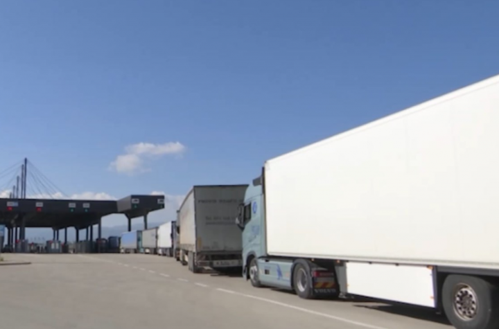 BLOKIRANA JOŠ DVA GRANIČNA PRELAZA! Oglasili se prevoznici: Kolone kilometarske!