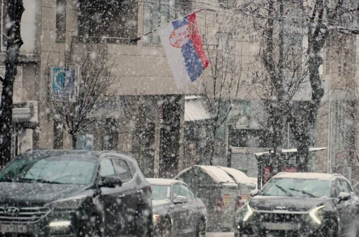 Budite pažljivi kad izlazite, OBAVEZNO gledajte i gore! Ledenice prete Beograđanima, neke su OPASNE PO ŽIVOT