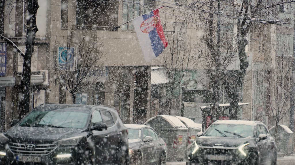 Budite pažljivi kad izlazite, OBAVEZNO gledajte i gore! Ledenice prete Beograđanima, neke su OPASNE PO ŽIVOT