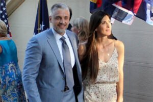 ČEDINA BIVŠA ŽENA UŽIVA S NOVIM DEČKOM U AMERICI: U nekadašnji porodični dom upali IZVRŠITELJI, a ona sad OVAKO živi!