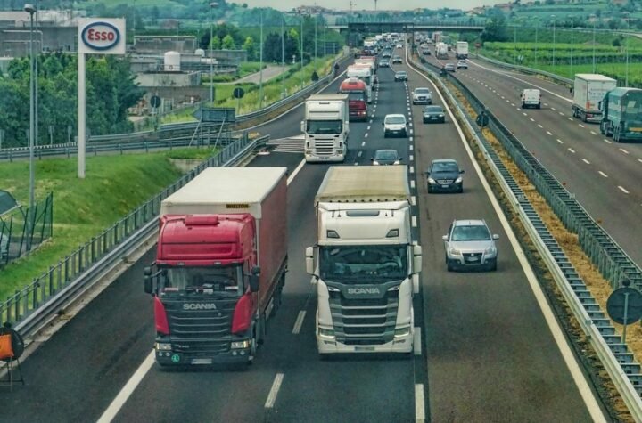 Crnogorske kamiondžije prekinule blokadu: U Srbiji još traju, evo šta se čeka