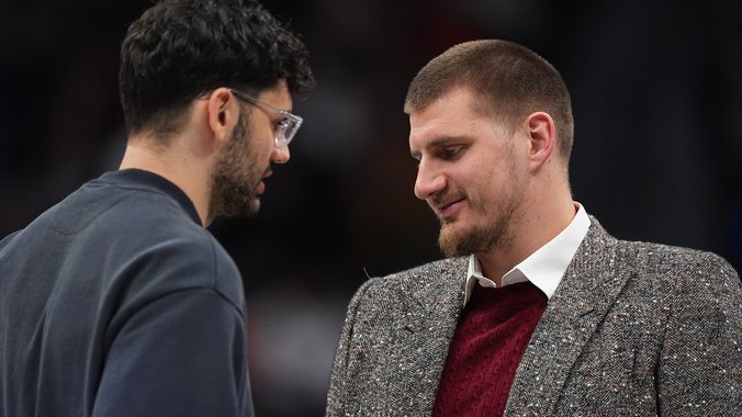 DENVER OVO NIJE DOŽIVEO NIKADA!  Nikola Jokić gledao pobedu sa strane, pa sreo kolegu iz reprezentacije
