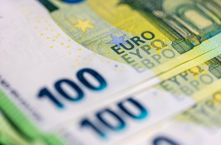 DINAR STABILAN KAO STENA! Praznična kursna lista je tu: Pogledajte koliko morate da iskeširate za evro, franak i funtu! Evo koja valuta najviše VARIRA!