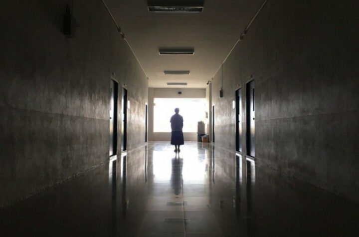 DISPEČER DOBIO JEZIVU PRIJAVU, POLICIJA ZATEKLA HOROR U STANU! Žena počinila nezamisliv zločin!