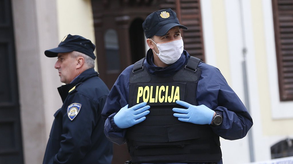 DRAMA U ZAGREBU! Muškarac pijan i naoružan šetao po mraku, ljudi hitno zvali policiju