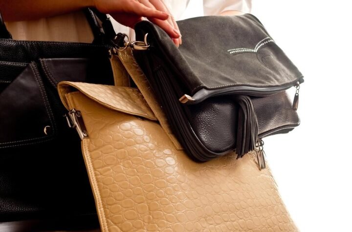 Devojka je kupila polovnu torbicu u second handu: U zlatari su joj odmaj dali 1.000 evra za pronađen predmet!