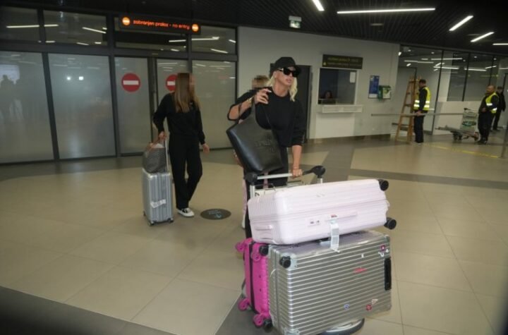 EVO ZAŠTO SVI BRUJE O ĆERKAMA JELENE KARLEUŠE I DUŠKA TOŠIĆA! Isplivale fotke iz Dubaija, zbog OVOGA nastao LOM! (FOTO)