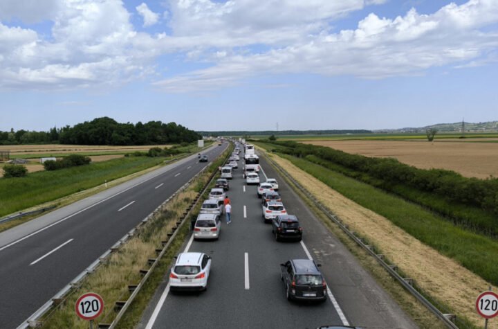 GRADI SE AUTO-PUT BUDUĆNOSTI: Vozila će se puniti u pokretu - ALI TO NIJE SVE!