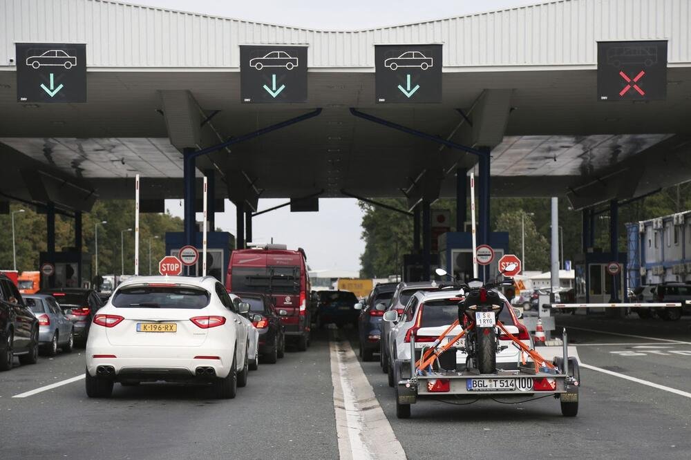 Haos na graničnim prelazima u Srbiji: Vozila samo stoje, evo koliko se čeka