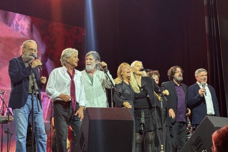 IZNENADNA VEST O SMRTI ZAVILA JAVNOST U CRNO! Oproštajna poruka Bilje Krstić seče poput žileta - NEKA TI JE LAK PUT I VEČNI MIR!