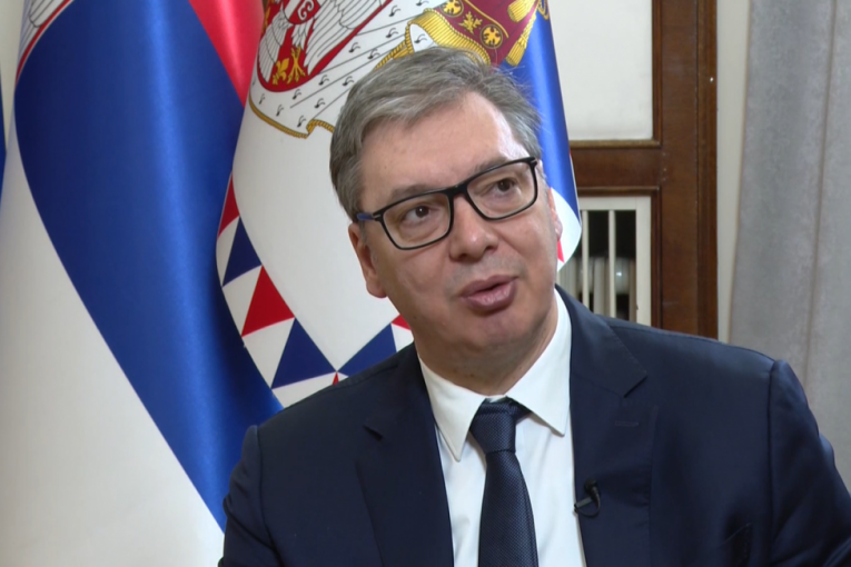 KAKO VAS NIJE SRAMOTA DA NIJEDNOM NE KAŽETE BRAVO ZA DRŽAVU? Vučić: Stotinu dana bez nafte, nijednu kanticu na ulici niste videli!