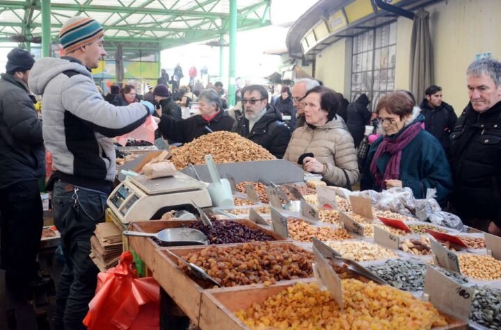 Koliko košta božićna trpeza? Riba 1.890 dinara, a za ovu namirnicu treba "dobro zavući ruku u novčanik"