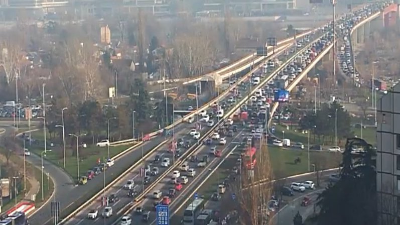 LANČANI NA GAZELI IZAZVAO KOLAPS: Velika gužva i na Autokomandi i Brankovom ka gradu (FOTO)