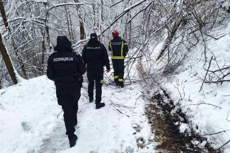LEDENI DANI OKOVALI SRBIJU: Vanredna situacija u ovim opštinama, građani bez struje, Beograđani se suočavaju sa velikim problemom!