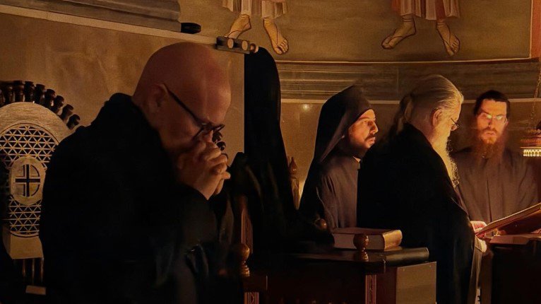 LIDER SNS VUČEVIĆ ČESTITAO BOŽIĆ UZ SNAŽNE REČI VLADIKE NIKOLAJA: Neka nas Hristovo rođenje podseti na najveće vrednosti koje nas povezuju- zajedništv