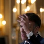 MAKRONOV IZGLED ZABRINUO SVE ODREDA! Moćnik POKUŠAO DA SAKRIJE JEZIV DETALJ NA LICU, odmah se oglasio LEKAR (FOTO)