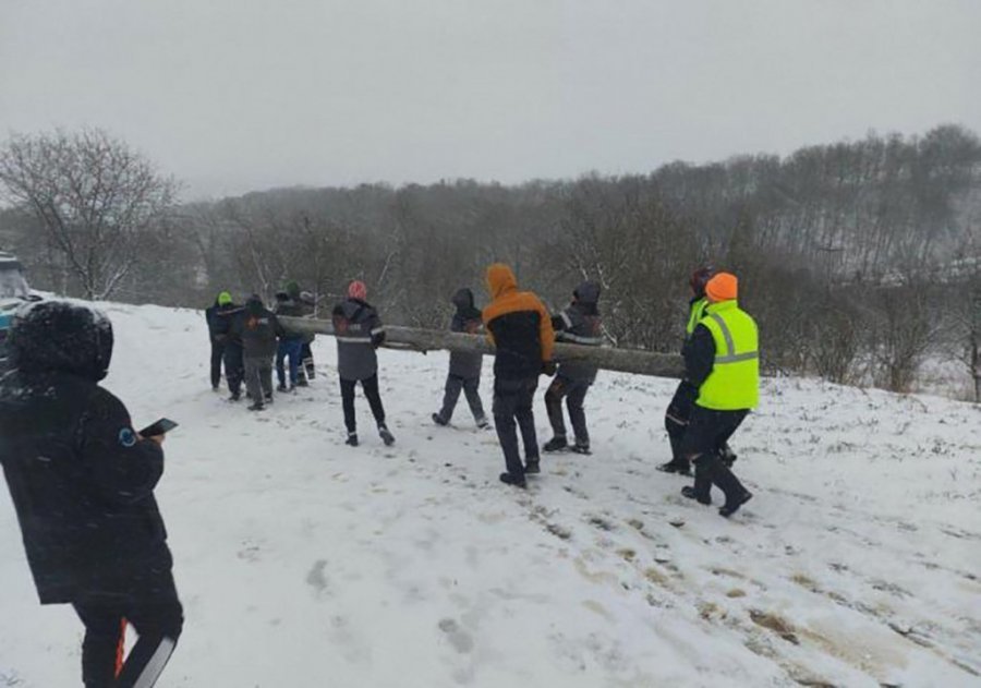 MEĆAVA IH NE ZAUSTAVLJA! Ovo su heroji koji spašavaju Srbiju - rizikuju svoje živote da bi pomogli drugima