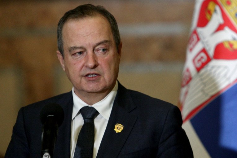 MINISTAR DAČIĆ ČESTITAO DAN REPUBLIKE SRPSKE: Složnost i mir su ključ opstanka! (FOTO)