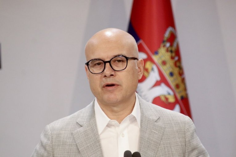 "MOLIM ZA MALO POVERENJA U SVOJU DRŽAVU!" Vučević oštro odgovorio na provokacije: Ponosan sam na montere, ministarku Mesarović i gradonačelnicu Loznice - PREDSEDNIK JE UKLJUČEN SVE VREME!