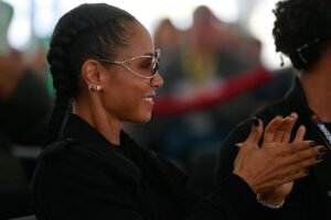 MUŽ SAMO KLIMAO GLAVOM! Žena moćnika imala ORGIJE, šetala LJUBAVNIKA, bila zavisna od FILMOVA ZA ODRASLE - BLAM!