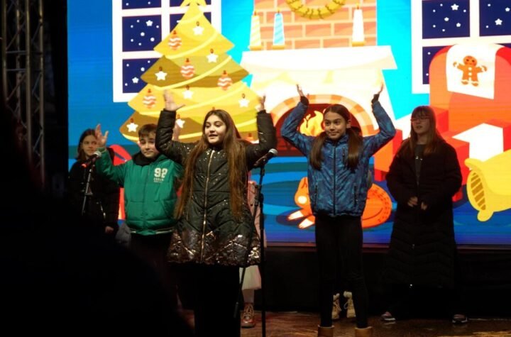 MUZIČKA ČAROLIJA NA „BEOGRADSKOJ ZIMI": U Parku Vojvode Vuka koncert održala vokalna grupa „Nađi svoju zvezdu"