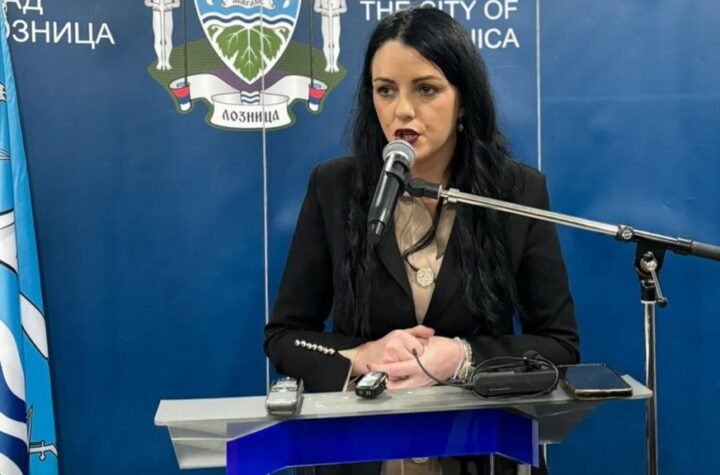 NAKLON DO PODA ZA GRADONAČELNICU LOZNICE: Blokaderu Kokanoviću i njegovima očitala POLITIČKU LEKCIJU
