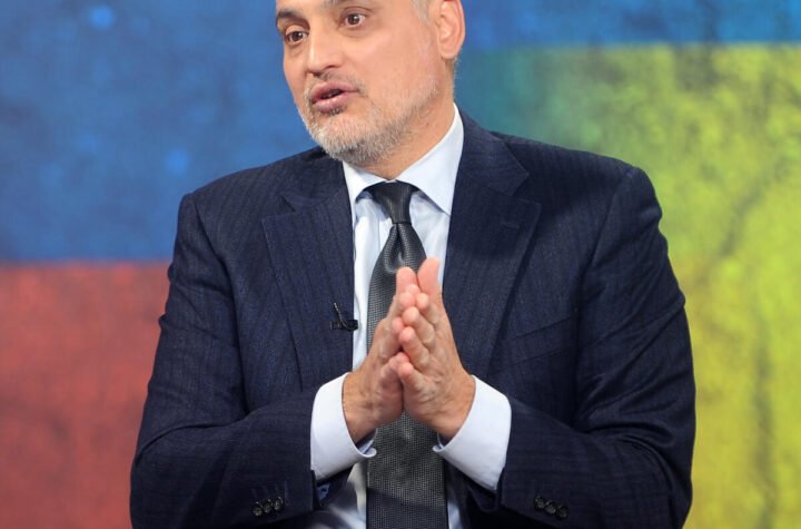 OD ČEGA ZAPRAVO ŽIVI? Čeda Jovanović godinama taji svoja POSLOVANJA, a sad CURE INFORMACIJE - ništa nije u SRBIJI