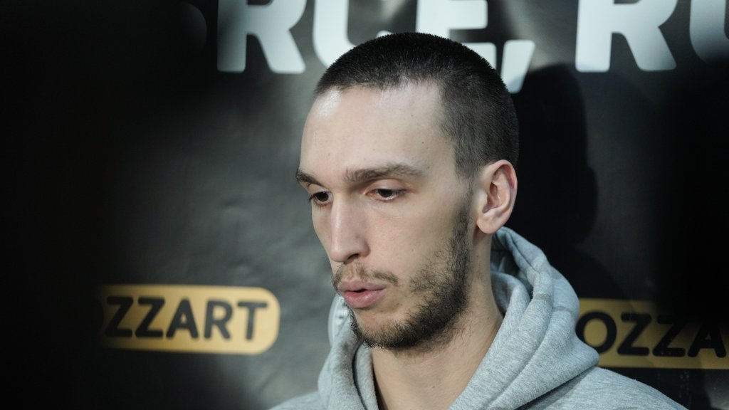 OLIMPIJAKOS OBJAVIO HIT SNIMAK PRED UTAKMICU SA PARTIZANOM! Najbolji igrač Evrolige otišao kod košarkaša Partizana - pogledajte sa kim se srdačno pozd