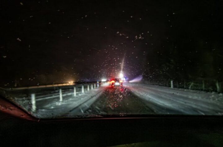 OVAJ DEO SRBIJE ZAVEJAN, SAOBRAĆAJ U KOLAPSU! Narednih dana isto čeka ove krajeve! (FOTO)