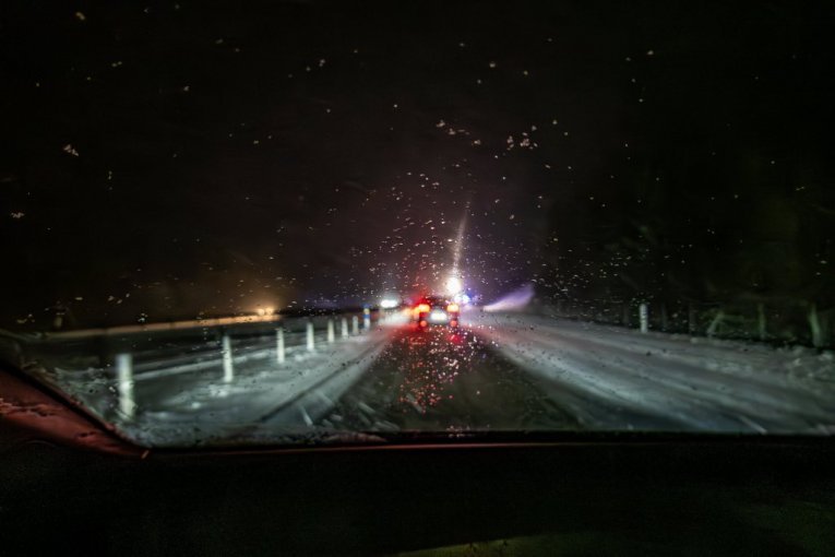 OVAJ DEO SRBIJE ZAVEJAN, SAOBRAĆAJ U KOLAPSU! Narednih dana isto čeka ove krajeve! (FOTO)