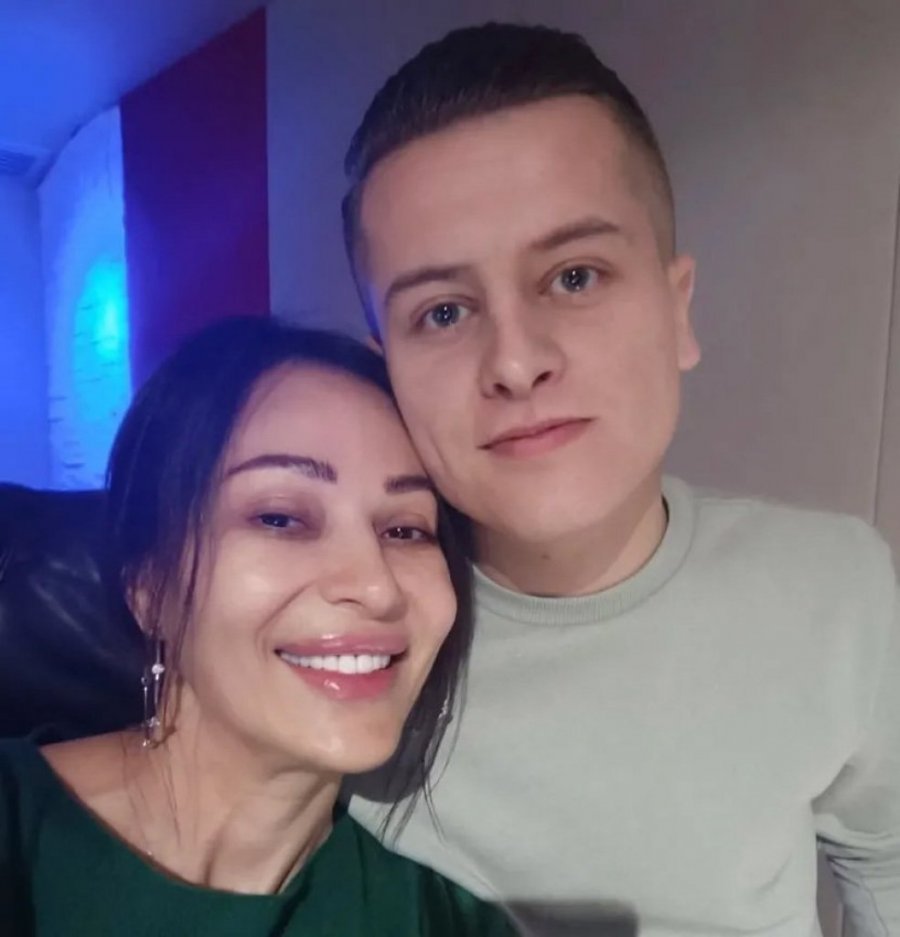 OVO JE MLADI PEVAČ IZVUČEN IZ TEŠKE SAOBRAĆAJKE: Zadobio povrede lobanje, PRIKAČEN NA APARATE1