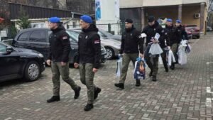 Odred Žandarmerije u Novom Sadu pokazao humanost: Doneli paketiće za decu koja se leče na Onkološkom odeljenju Dečije bolnice