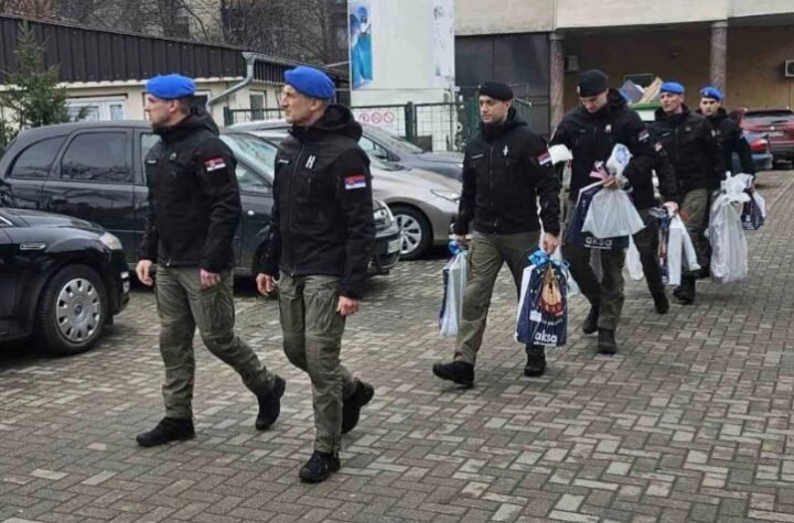 Odred Žandarmerije u Novom Sadu pokazao humanost: Doneli paketiće za decu koja se leče na Onkološkom odeljenju Dečije bolnice