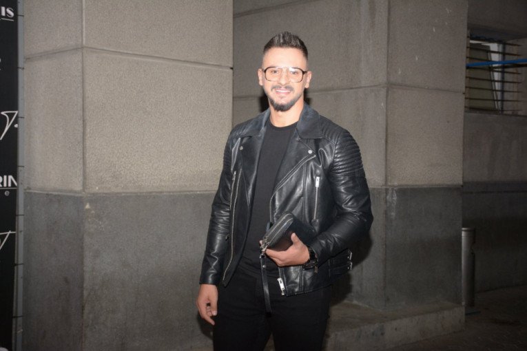 PEVAČ KAŽNJEN ZA POLNO UZNEMIRAVANJE! Emir Đulović o JAVNOM SKANDALU - evo šta se ZAISTA desilo!