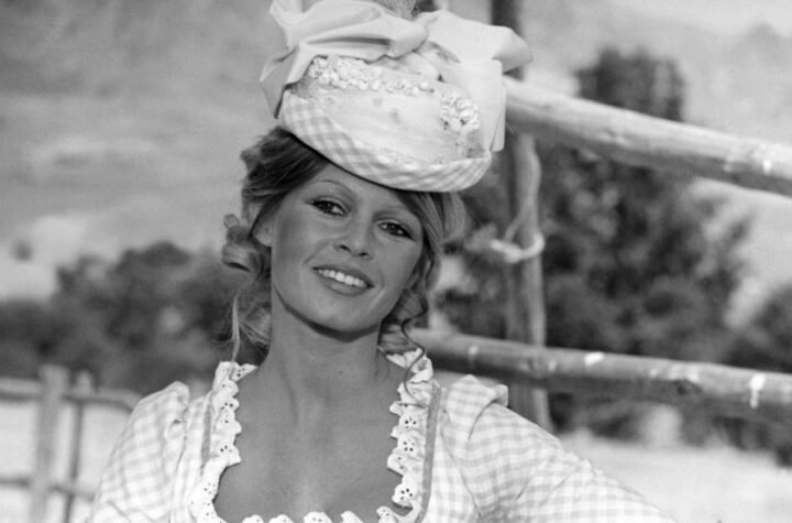 PORODICA NIJE ISPOŠTOVALA POSLEDNJU ŽELJU GLUMICE! Tužna povorka ispratila legendu - evo gde je SAHRANJENA Brižit Bardo!