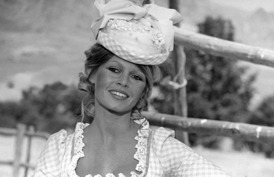 PORODICA NIJE ISPOŠTOVALA POSLEDNJU ŽELJU GLUMICE! Tužna povorka ispratila legendu - evo gde je SAHRANJENA Brižit Bardo!