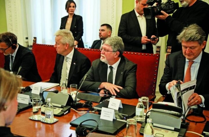 POSETA DELEGACIJE EP OSTAJE UPAMĆENA PO BEŠČAŠĆU! Opozicija traži od EU: Dajte pare nama i Šolaku, a ne građanima Srbije!