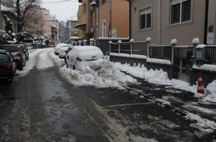 Zima ne namerava da ode