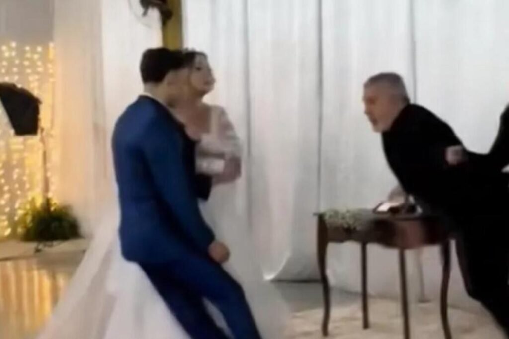 "SA 14 GODINA SU ME NATERALI DA SE UDAM ZA ODRASLOG" To što je devojčica prvo uradila je šokiralo: "BILO JE JEZIVO"