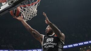 SAGA SE NASTAVLJA! Grci otkrili da Partizan dobija DUPLO VIŠE NOVCA za Tajrika Džonsa: Amerikanac jednom nogom zakoračio u Pirej?!