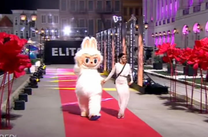 SKINULA SE ALEKSANDRA NIKOLIĆ, SCENE SAMO ZA PUNOLETNE! Kad vidite šta je radila NA PLIŠANOJ IGRAČKI NEĆE VAM BITI DOBRO!