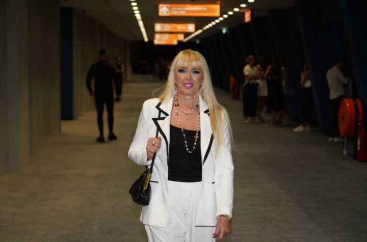 SLAVI OBA BOŽIĆA, ALI I ISLAMSKE PRAZNIKE! Naša pevačica otkrila TUŽAN RAZLOG zbog kog ne kiti jelku, ovo će vam SLOMITI SRCE!